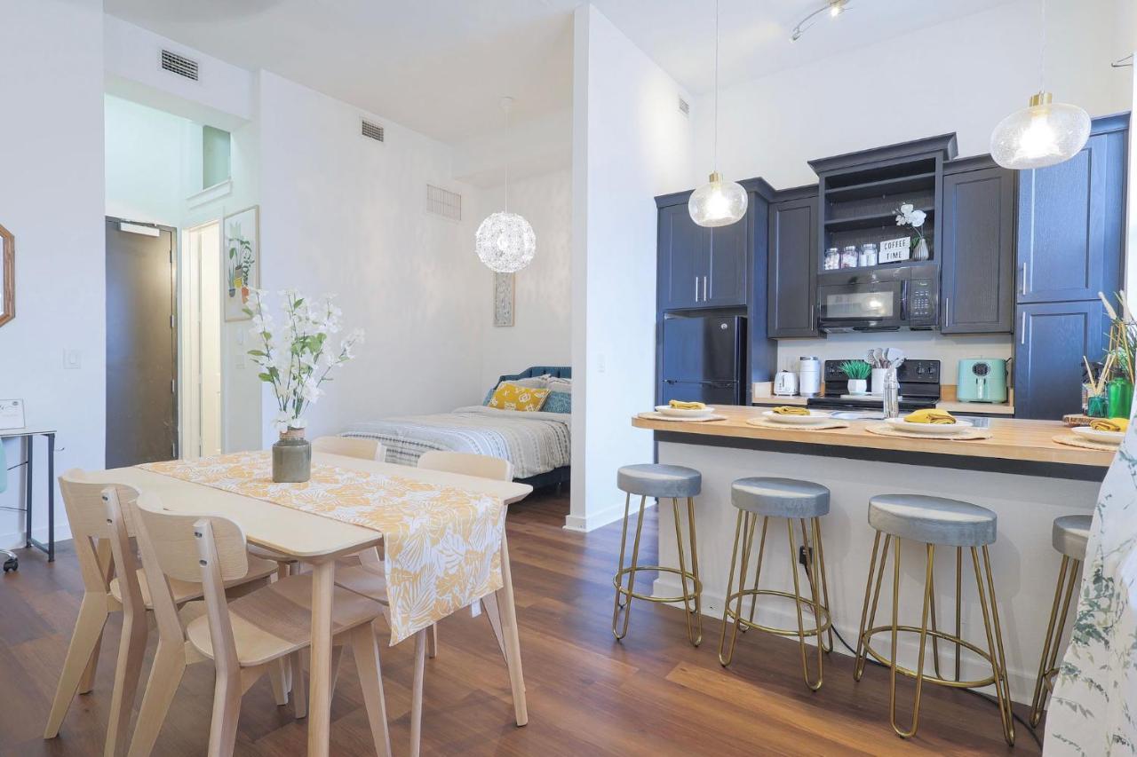 Old West Studio Lofts West Тампа Экстерьер фото