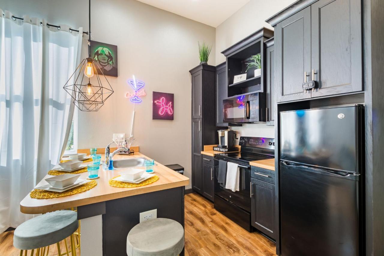 Old West Studio Lofts West Тампа Экстерьер фото