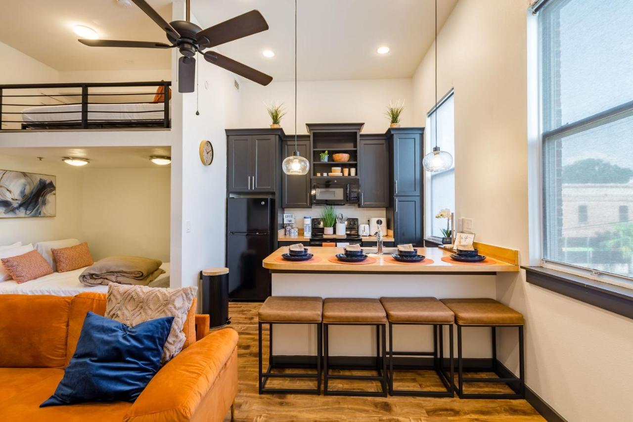 Old West Studio Lofts West Тампа Экстерьер фото